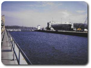 Photo of lock and dam facility #8 at LaGrange in Brown County, Illinois.