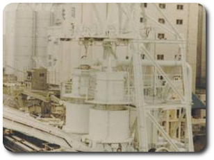 Photo of the transfer barge being unloaded at a grain transferring facility in Chiba, Japan.